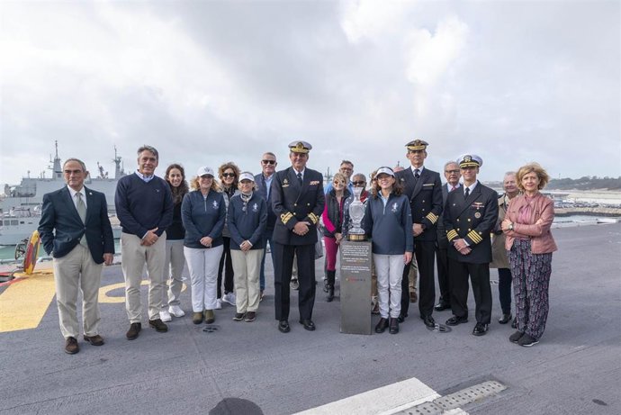 La delegación de la Solheim Cup en el buque Juan Carlos I de la Armada española, en la Base de Rota (Cádiz)