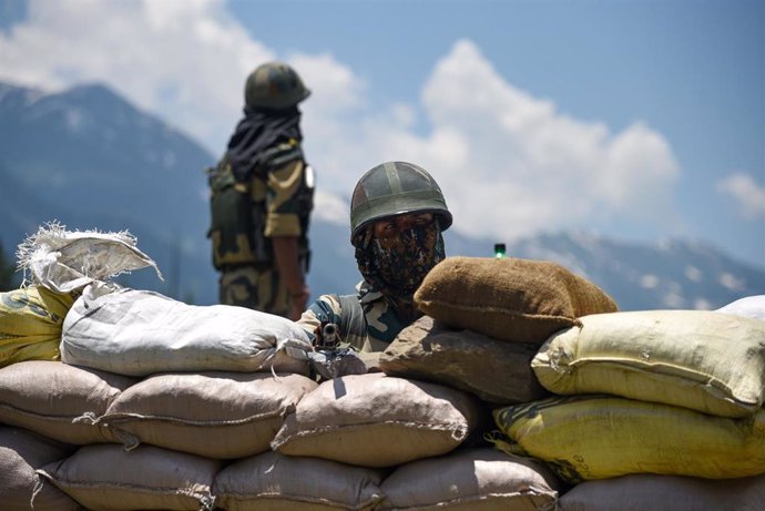 Archivo - Un militar indio en la zona en disputa de Ladaj