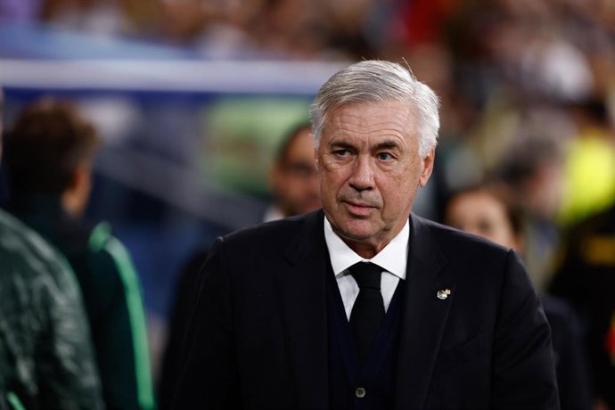 Archivo - El entrenador italiano del Real Madrid, Carlo Ancelotti, durante un partido