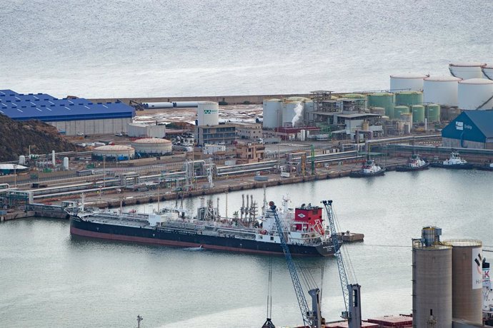Archivo - Vista de la planta regasificadora de Cartagena, a 6 de octubre de 2022, en Cartagena, Murcia (España). Esta planta de regasificación resulta estratégica para la entrada de gas a Europa. La Unión Europea está redefiniendo su estrategia energéti