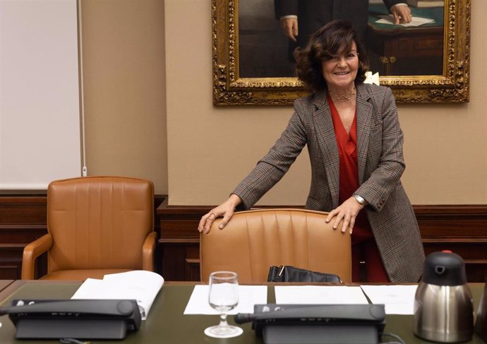 La presidenta de la Comisión de Igualdad en el Congreso de los Diputados y exvicepresidenta del Gobierno, Carmen Calvo, a su llegada a la Comisión de Igualdad, en el Congreso de los Diputados, a 12 de diciembre de 2022, en Madrid (España). 