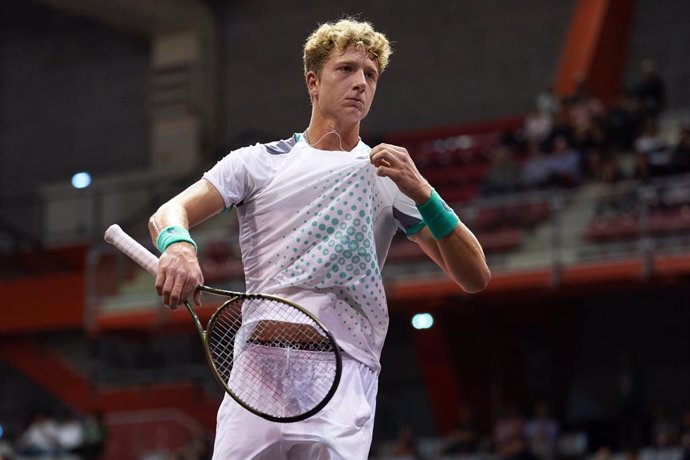 Archivo - El tenista español Martín Landaluce durante su estreno en el Abierto de Gijón de tenis