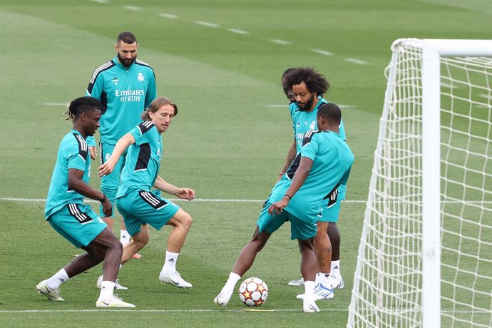 Archivo - Luka Modric and Eduardo Camavinga in action during the training session of Real Madrid before the Final match of UEFA Champions League against Liverpool FC at Ciudad Deportiva del Real Madrid on May 24, 2022, in Valdebebas, Madrid Spain.