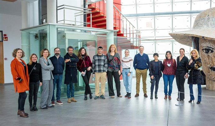 Foto de grupo de los participantes de un curso de la pasada edición, en su visita al Museo WÜRTH La Rioja.