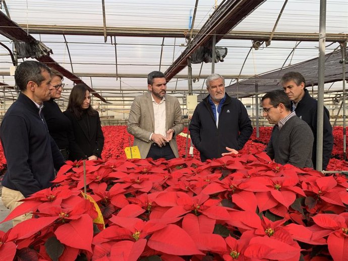 El consejero Antonio Luengo durante su visita a La Pacheca Viveros
