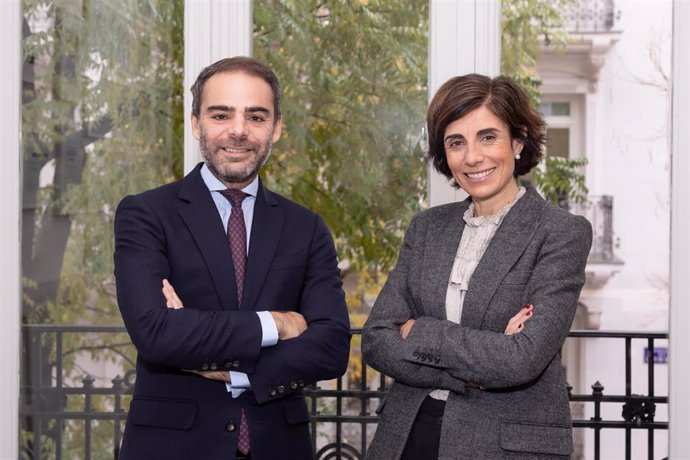 Los responsables del nuevo área de inversión inmobiliaria de Bestinver, Enrique Sánchez-Rey y Marta Herrero.