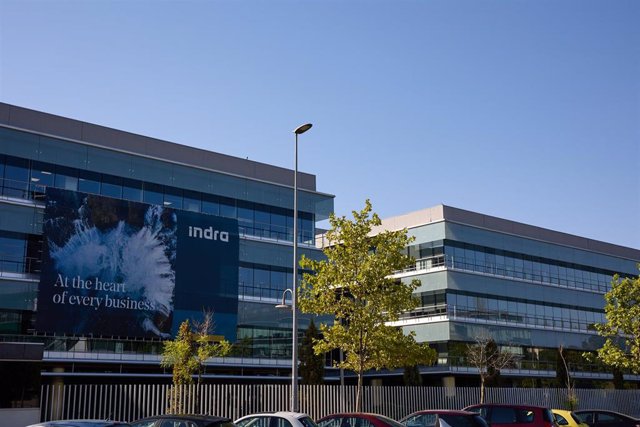 Archivo - Fachada de la sede de Indra, en la calle Avenida de Bruselas 35, a 8 de agosto de 2022, en Madrid (España).