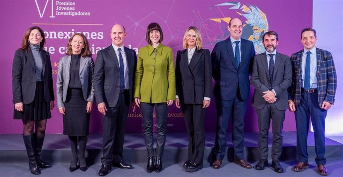 La ministra de Ciencia e Innovación, Diana Morant, en la entrega de los VI Premios Jóvenes Investigadores 2022 de la Fundación AstraZeneca, en el Día Internacional de la Cobertura Sanitaria Universal. En Madrid (España), a 12 de diciembre de 2022.