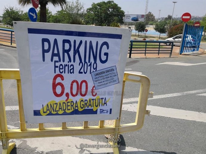 Archivo - Imagen de un parking de la Feria de Sevilla