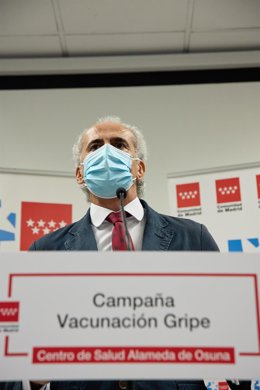 Archivo - El consejero de Sanidad, Enrique Ruiz Escudero, 