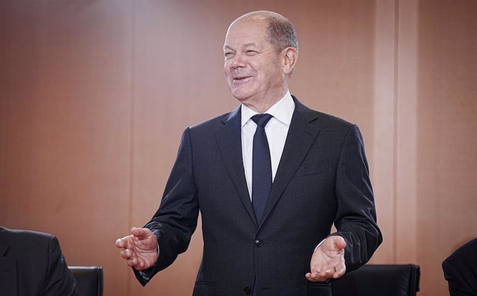 07 December 2022, Berlin: German Chancellor Olaf Scholz gives a short speech during the cabinet meeting to mark the first birthday of the traffic light coalition, at the Federal Chancellery. On 07 December 2021, the coalition agreement of the traffic li