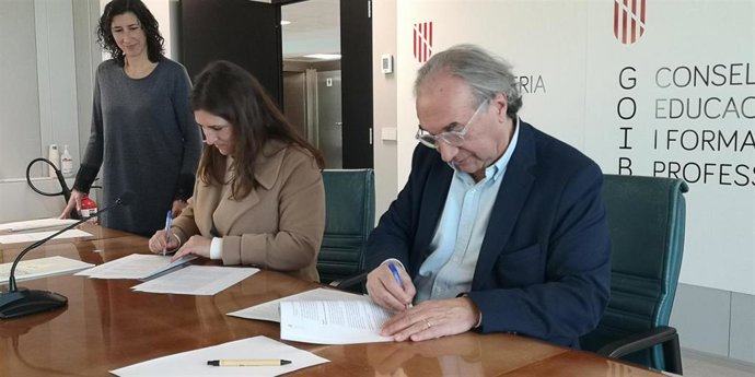 El Govern firma los primeros convenios de gratuidad de la educación 2-3 años con Campos y Llucmajor.