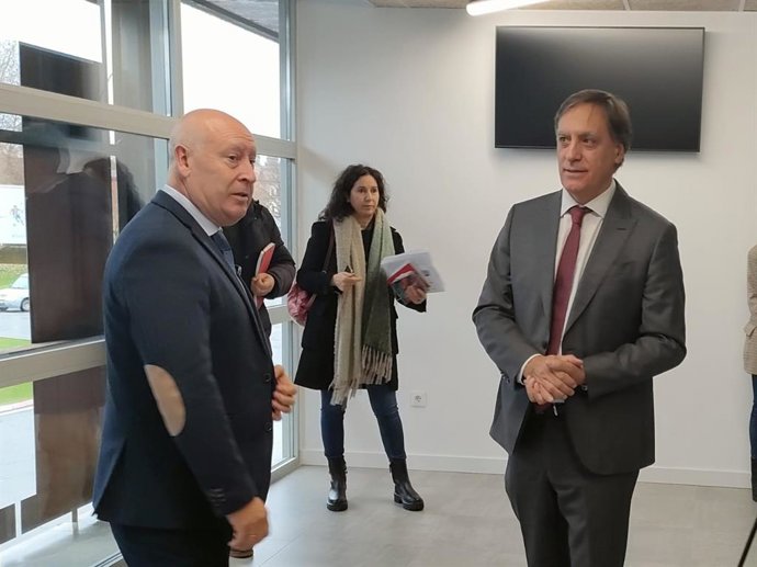 El alcalde de Salamanca en su visita a Tormes+.
