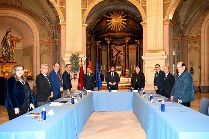 El jefe del Ejecutivo regional, Fernando López Miras, preside la reunión del Patronato del Museo Salzillo de Murcia