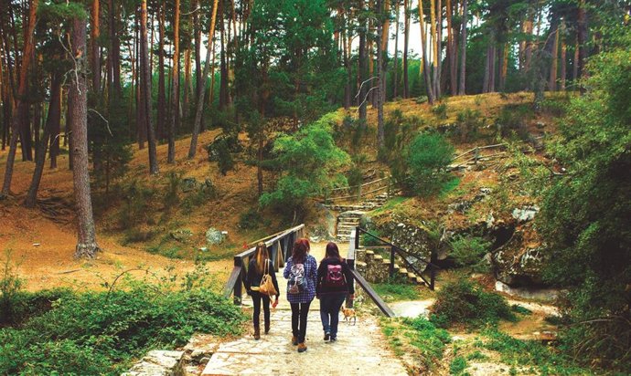 Turistas por la provincia de Segovia.