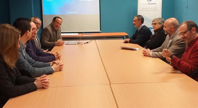 La alcaldesa gijonesa, Ana González (PSOE), durante una reunión con directivos de la empresa Acuña y Fombona, en el Parque Científico y Tecnológico de Gijón