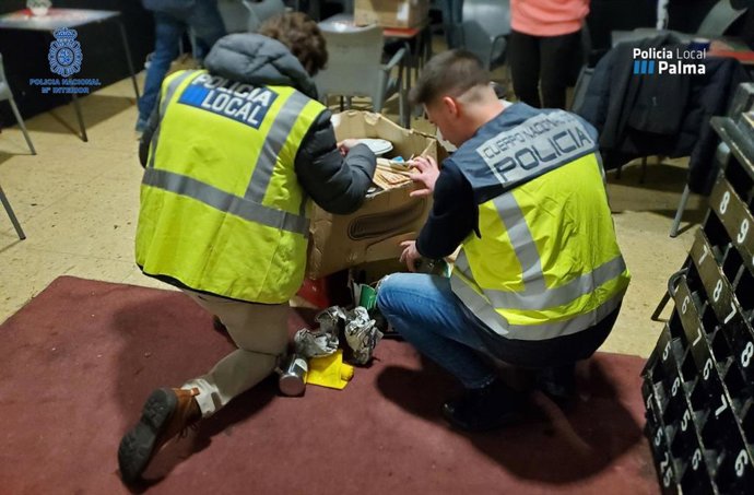 Detenido por vender droga en el negocio que regenta en Palma.