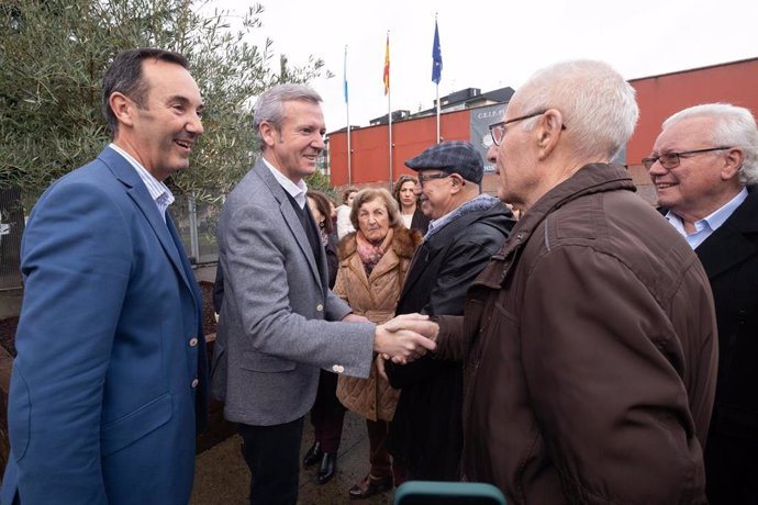 El presidente de la Xunta, Alfonso Rueda, visita un centro educativo en O Porriño.