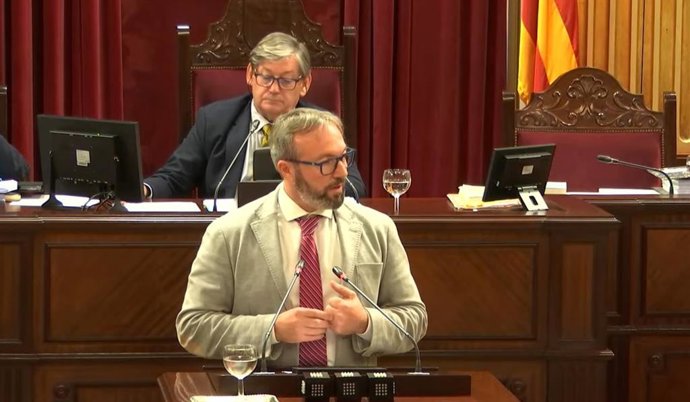 El diputado del PP José Luis Camps durante el debate de la moción.