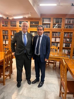 TSJCyL apoya al CACYL en su petición de que los juzgados no realicen señalamientos ni notificaciones en Navidad. En la foto, José Luis Concepción, presidente del TSJCyL, y Julio Sanz, del CACYL.