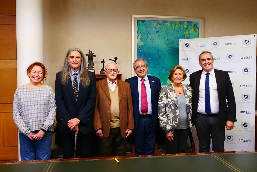 Archivo - Guillermo Jiménez Smerdou, en la presentación del Premio de Periodismo Radiofónico 