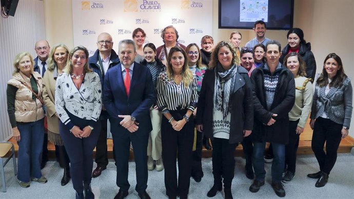 El vicerrector de Cultura y Políticas Sociales, David Cobos Sanchiz, ha inaugurado la jornada de celebración con motivo del Día Internacional del Voluntariado.