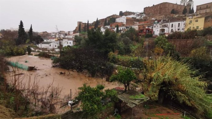 Ribera del Marco en Cáceres desbordada por las lluvias