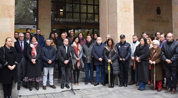 Minuto de silencio en el Ayuntamiento de Albacete.