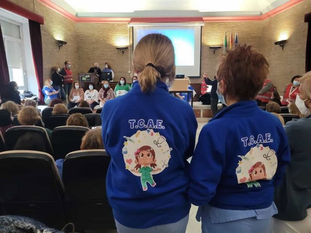 Encierro hospitalario de técnicos en cuidados auxiliares de enfermería en el Virgen del Rocío.