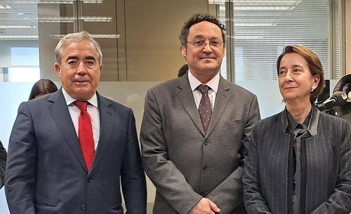 El fiscal superior de Catalunya, Francisco Bañeres; el fiscal general del Estado, Álvaro García Ortiz; y la fiscal jefa de Barcelona, Concepción Talón.