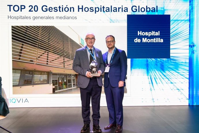 Entrega del premio al Hospital de Montilla.