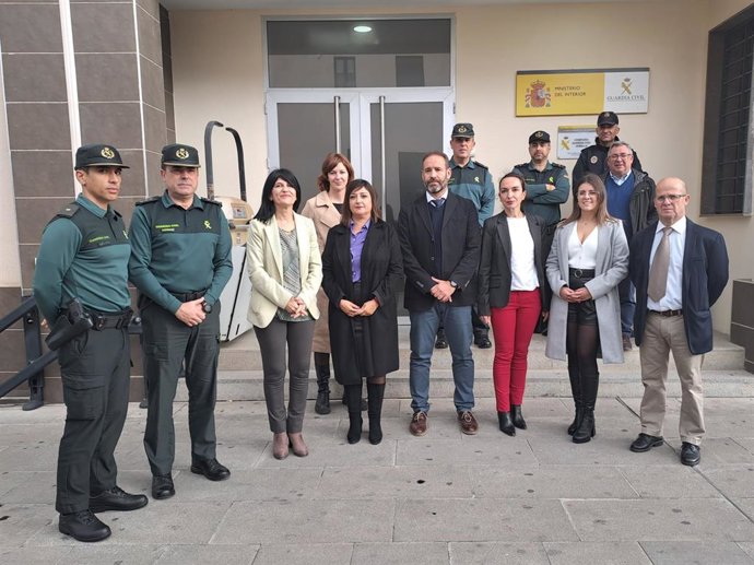 Visita a las nuevas instalaciones para atender a mujeres víctimas de violencia machista en el cuartel de Armilla