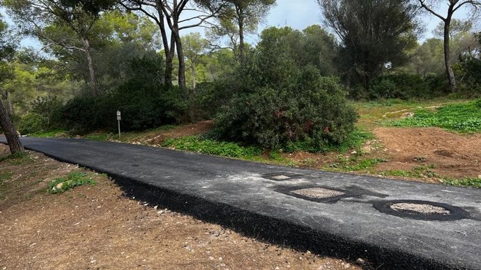 Nuevo asfaltado en el camí vell del Bellver.