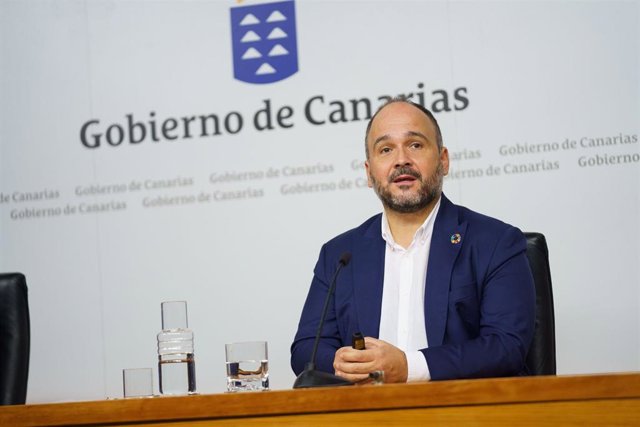 Archivo - El consejero de Transición Ecológica del Gobierno de Canarias, José Antonio Valbuena, en rueda de prensa