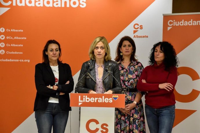 La coordinadora de Cs,Carmen Picazo, en rueda de prensa.