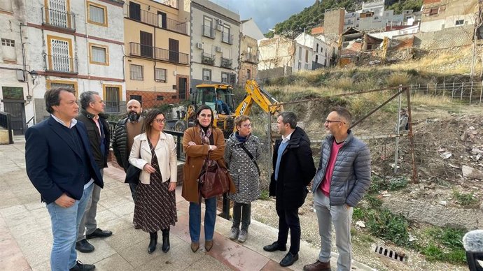 Visita a los trabajos arqueológicos en la Plaza de Santiago