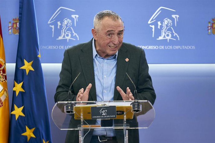 El portavoz de Compromís en el Congreso, Joan Baldoví, durante una rueda de prensa posterior a la Junta de Portavoces, en el Congreso de los Diputados, a 13 de diciembre de 2022