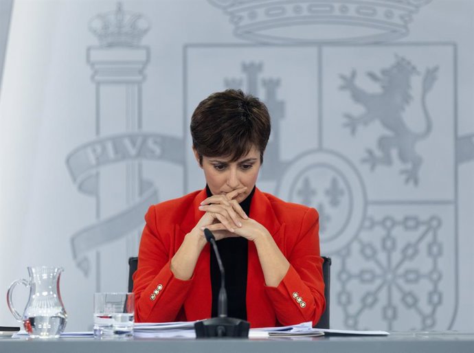 La ministra de Política Territorial y portavoz del Gobierno, Isabel Rodríguez, durante una rueda de prensa del Consejo de Ministros, en el Palacio de la Moncloa, a 13 de diciembre de 2022, en Madrid (España). El Consejo de Ministros ha aprobado la Ley d