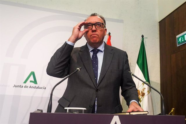 El consejero de Turismo, Cultura y Deporte, Arturo Bernal, durante la rueda de prensa posterior al Consejo de Gobierno de la Junta de Andalucía,  a 13 de diciembre de 2022, en Sevilla (Andalucía, España). Como cada martes, el Consejo de Gobierno de la Jun