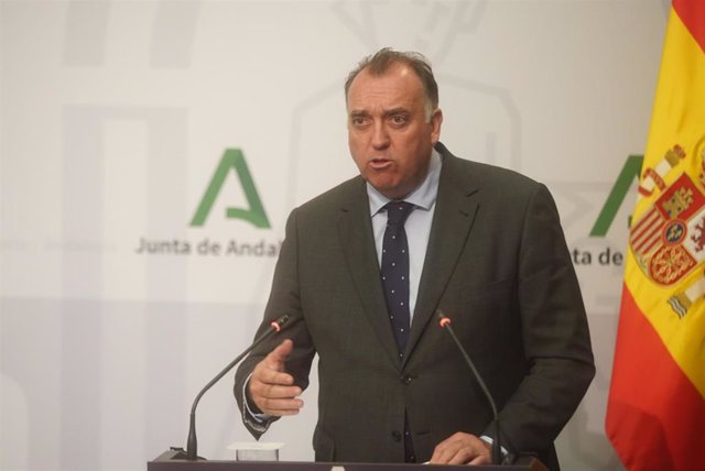 El consejero de Turismo, Cultura y Deporte, Arturo Bernal, este martes durante la rueda de prensa posterior al Consejo de Gobierno.