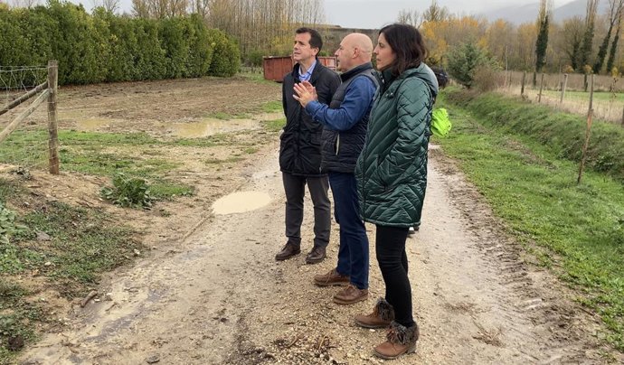 Jesús Cía, director general de la Asociación Laboral Josenea, durante la visita del consejero Irujo y la directora general Uxue Itoiz