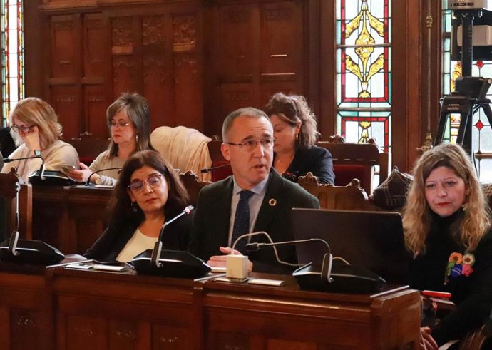 El consejero de Salud en la Junta General.