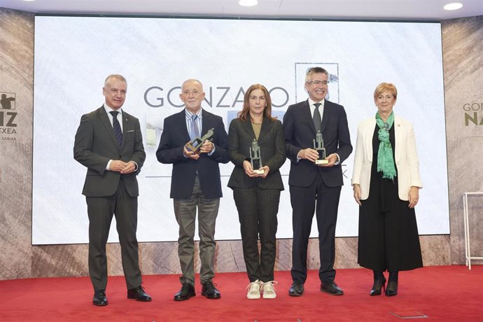 El lehendakari, Iñigo Urkullu, y la consejera de Desarrollo Económico, Arantxa Tapia, han entregado los premios 'Gonzalo Nardiz 2022'
