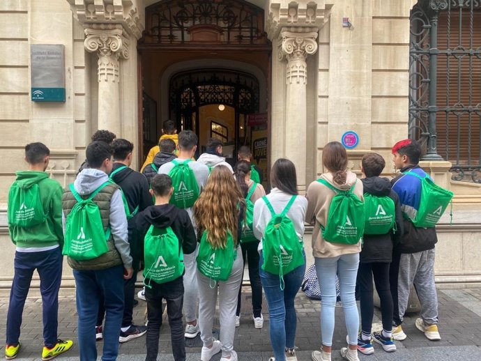 El IAJ en Huelva ha celebrado jornadas de puertas abiertas para dar a conocer sus servicios y recursos.