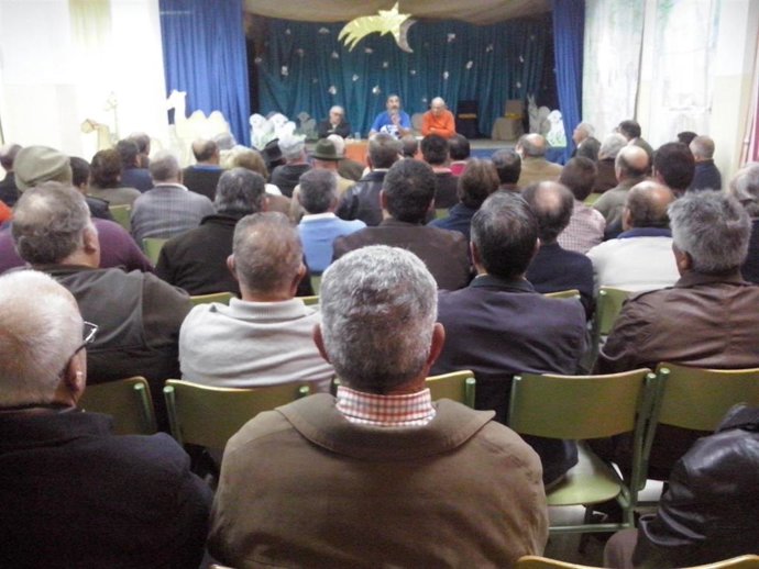 Archivo - Imagen de archivo de un encuentro de agricultores para protestar por la financiación de las canalizaciones de la presa de Rules