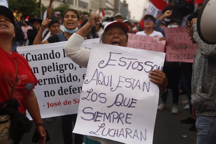 Manifestantes exigen la liberación del expresidente Pedro Castillo.