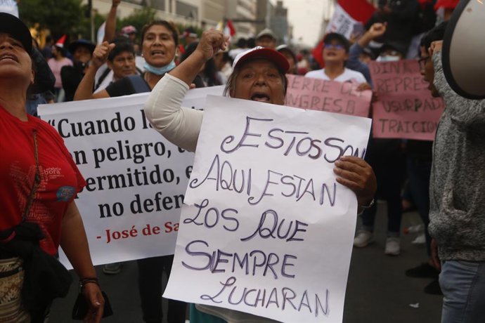 09 December 2022, Peru, Lima: A woman holds a sign during the third day of demonstrations for the release of former Peru's President Pedro Castillo. Peru's Congress voted Wednesday to remove Castillo from office and replace him with Vice President short