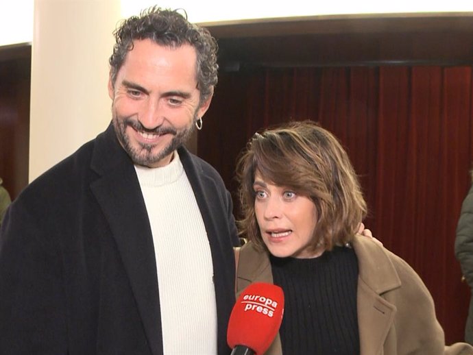 María León junto a su hermano, Paco León