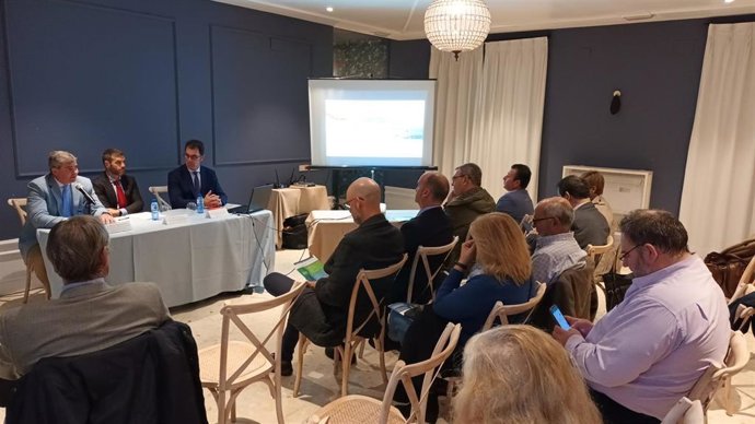 Presentación de un estudio de la consultora Inerco sobre la actividad cementera presentado en la fábrica Portland de Alcalá de Guadaíra.