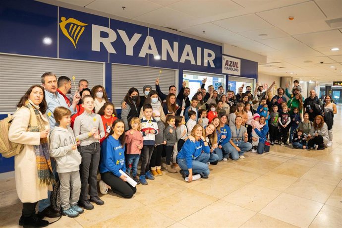 Pequeño Deseo y Ryanair celebran 10 años de colaboración con un viaje a Disneyland París para familias de la fundación